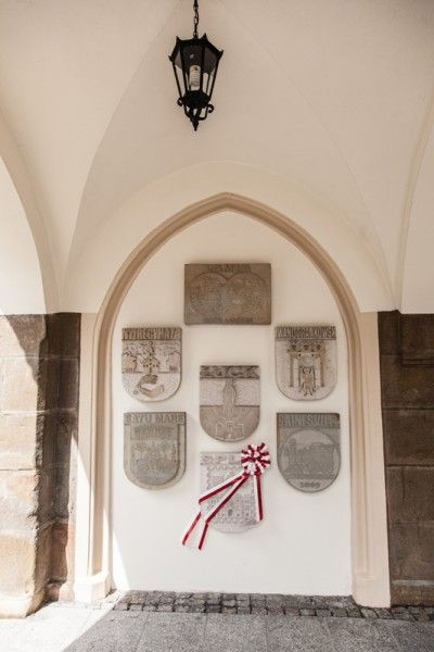 Nowa tablica pamiątkowa na ścianie rzeszowskiego ratusza